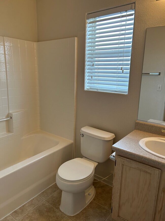 Building Photo - Charming 3-Bedroom Single-Story Corner Home in Northwest Las Vegas For Rent!