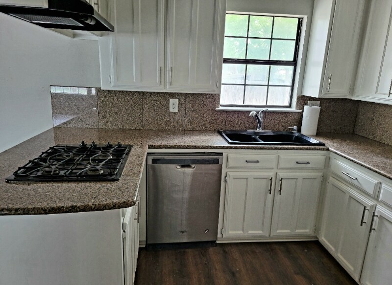 Building Photo - 4400 Hodgkins Rd