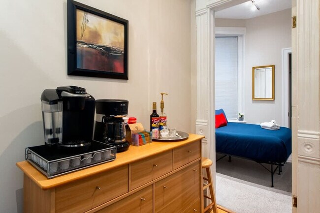 Building Photo - 219 W Eugenie St