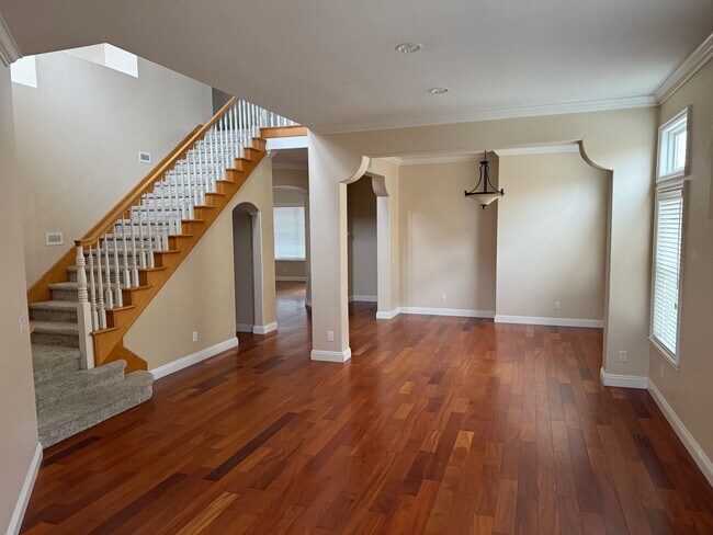 Building Photo - 12184 Oakview Way