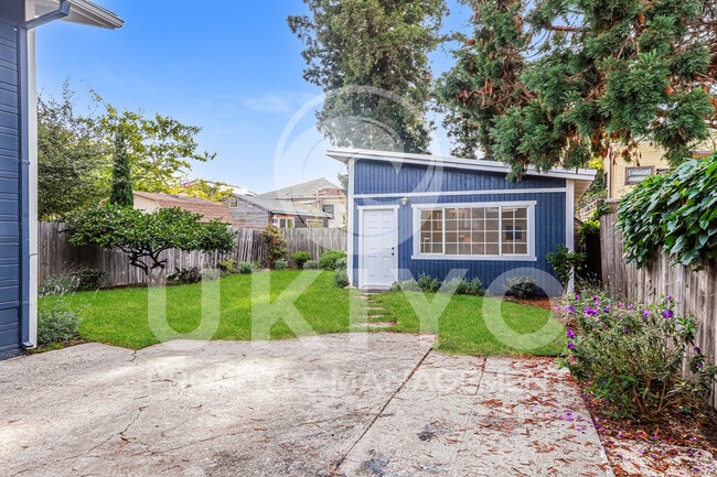 Building Photo - 891 57th St