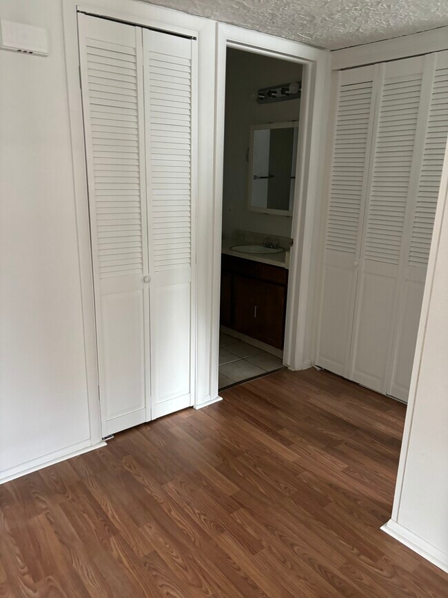 Building Photo - 1440 Vega Cir