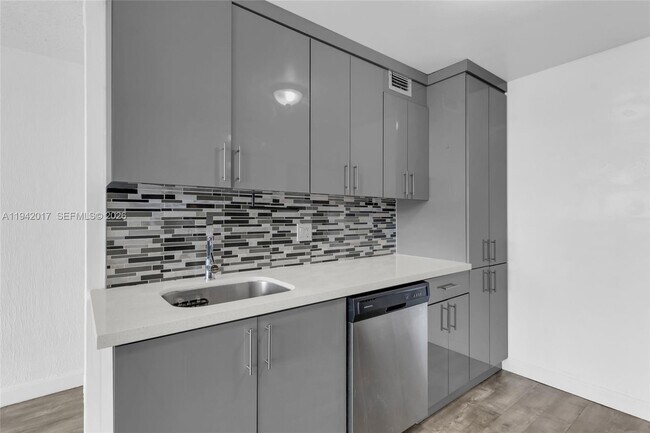 Building Photo - 10400 SW 108th Ave