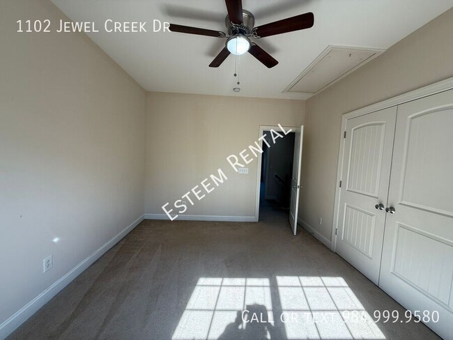 Building Photo - 1102 Jewel Creek Dr
