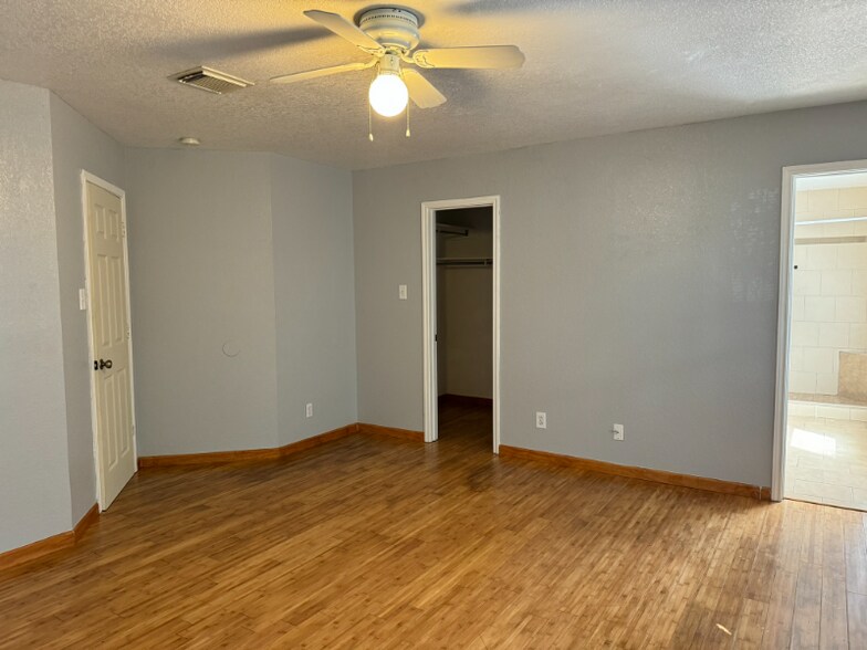 Building Photo - 7622 Forest Vale