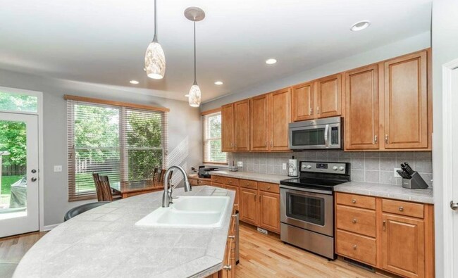 Building Photo - Stunning 4 Bedroom Elkhorn Home!!