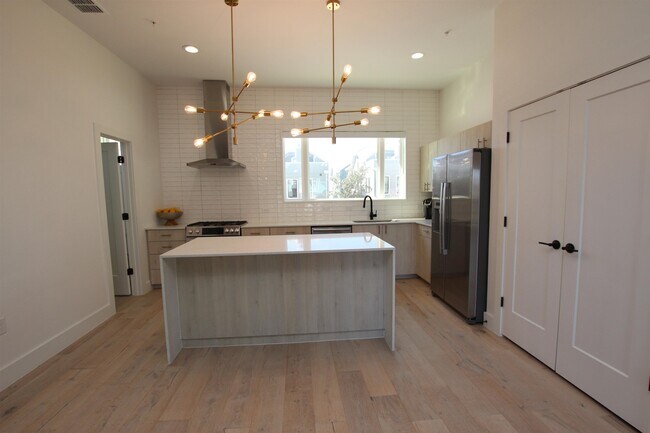 Building Photo - 203 Paschal St