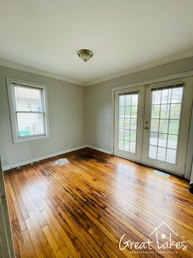 Building Photo - $200 OFF FIRST MONTH'S RENT - Beautiful 2 ...