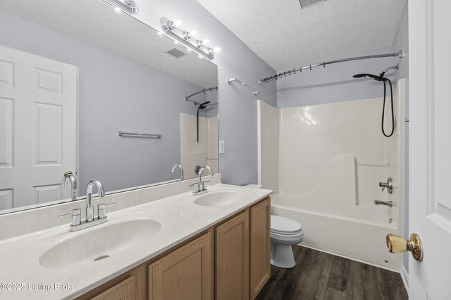 Building Photo - 11001 Bay Run Dr