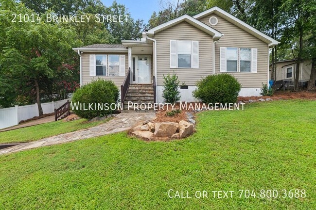 Primary Photo - Newly Updated Home in Cornelius with fence...