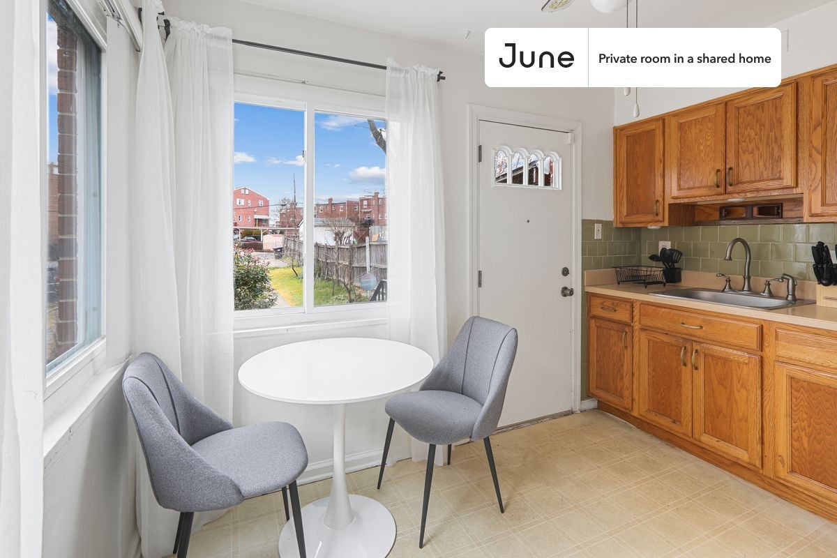 Building Photo - Room in Shared 4 bed/2.5 bath home