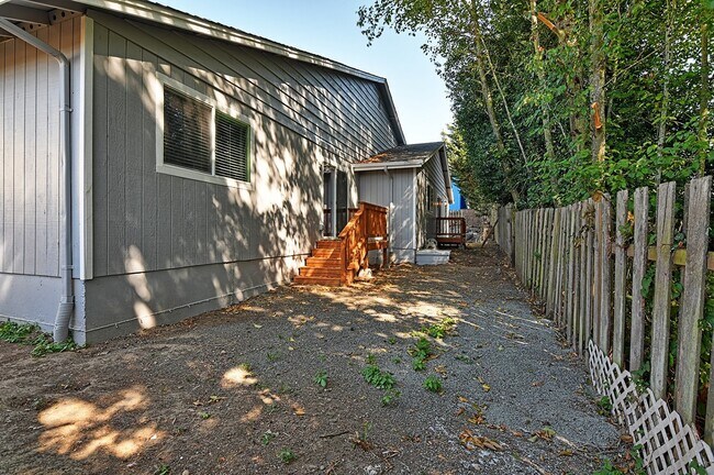 Building Photo - 15115 40th Ave W