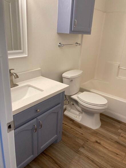 Building Photo - 910 English Ave