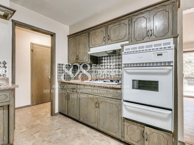 Building Photo - Midwest City 3 Bed/2 Bath House with Attached Two-Car Garage!