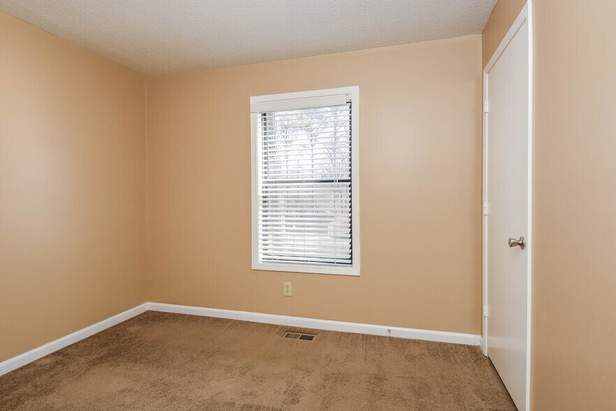 Building Photo - 2990 Fetlock Dr SW