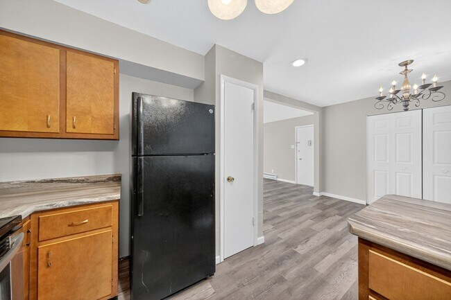 Building Photo - 8727 Sieloff Dr