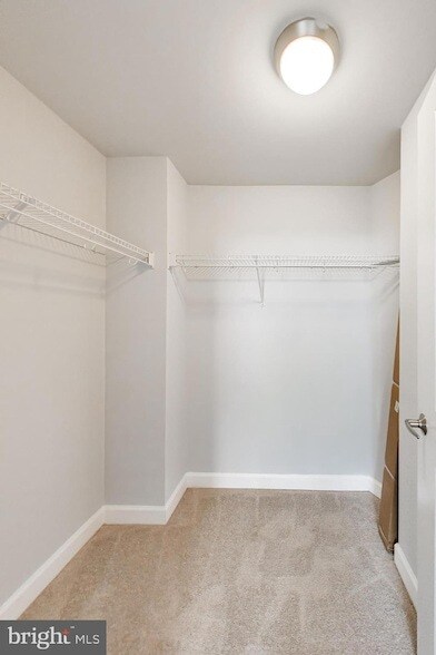 Building Photo - 5750 Bou Ave