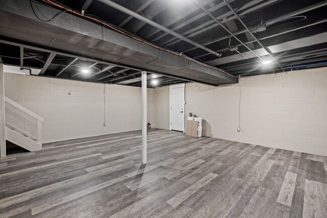 Building Photo - AVAILABLE JUNE 1ST! Don't miss this UPDATED and stunning 3-bedroom the heart of the South Hills!