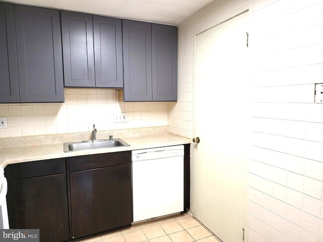 Building Photo - 9668 Brassie Way