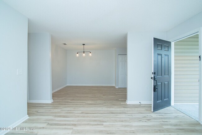Building Photo - 1101 Scheidel Ct