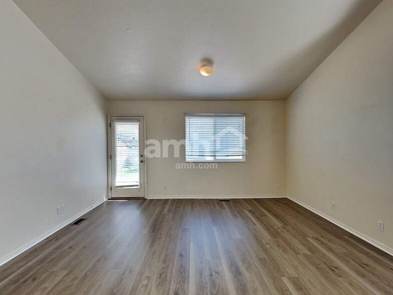 Building Photo - 68 E 350 S