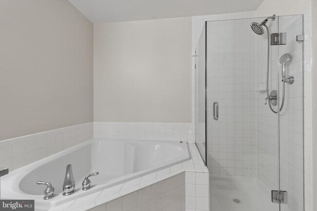 Building Photo - 8814 Hunting Lodge Ct