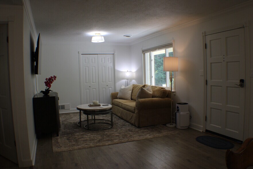 Building Photo - 107 Cori Dr