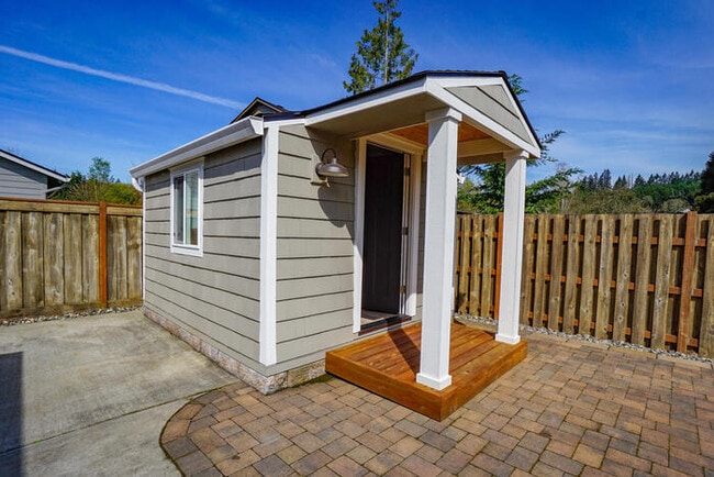 Building Photo - BEAUIFUL RAMBLER IN SOUTHVIEW HEIGHTS