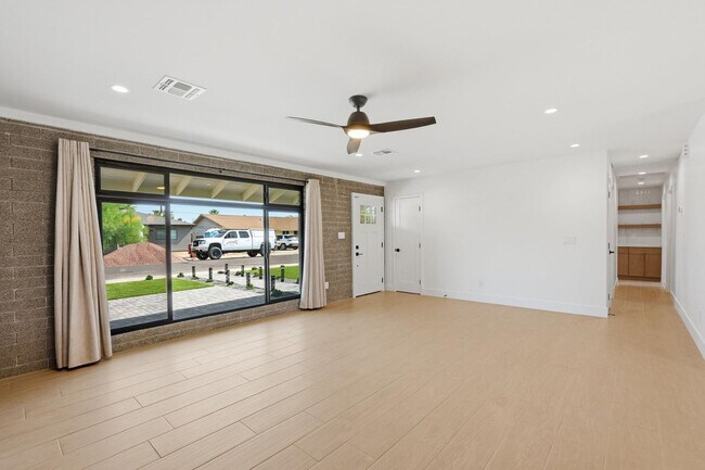 Building Photo - 7421 E Princeton Ave