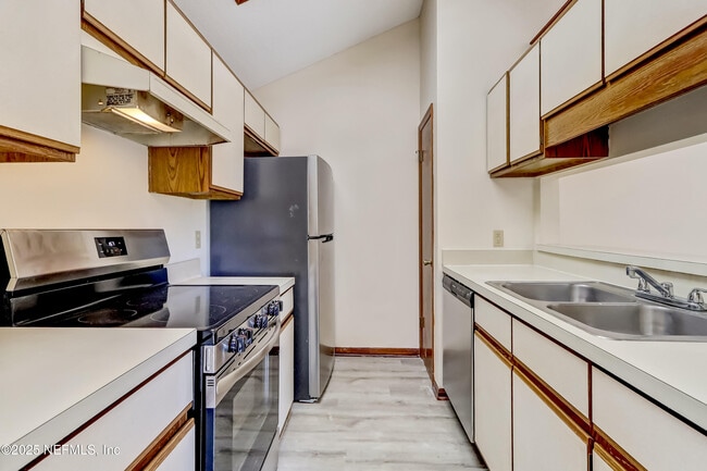 Building Photo - 12015 Cobblewood Ln N