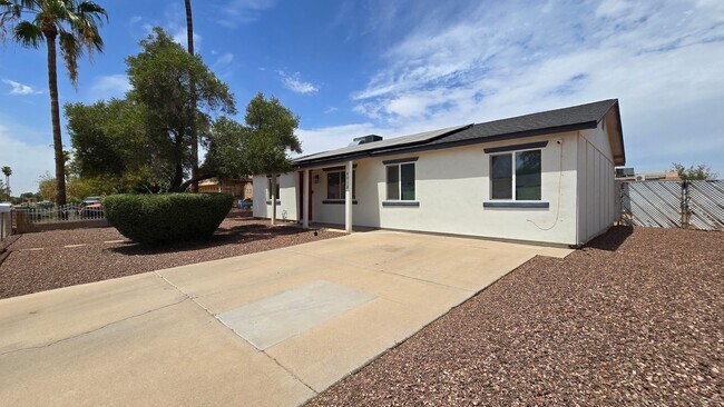 Building Photo - 8012 W Highland Ave