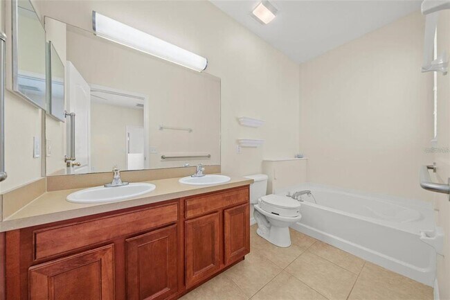Building Photo - 7112 Five Oaks Dr