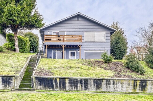 Building Photo - 3610 Oakes Ave