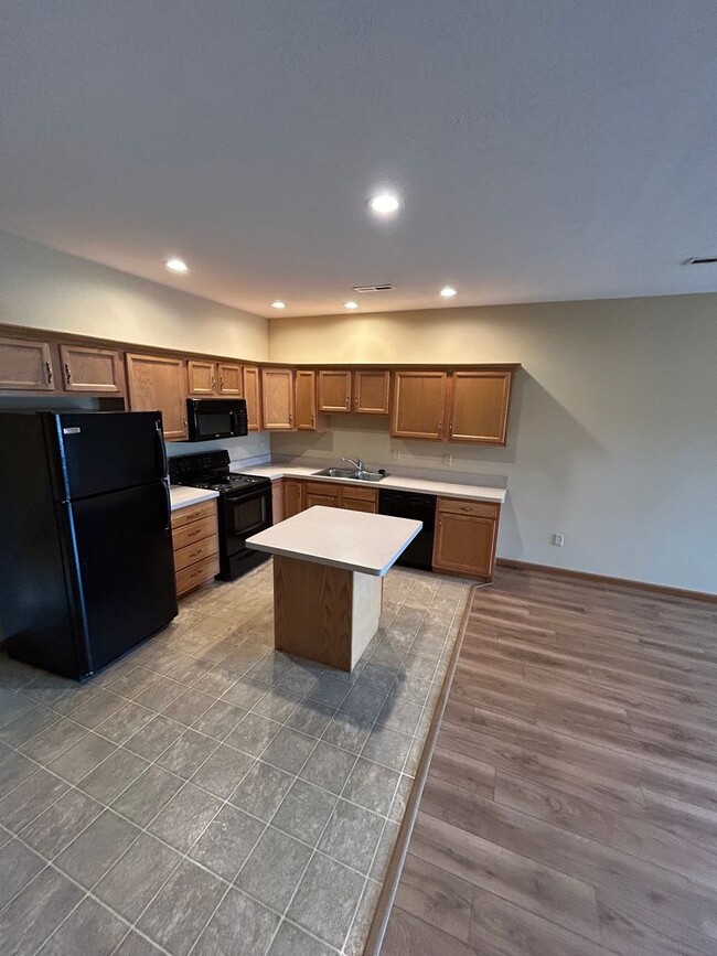 Building Photo - Modern & Spacious 2-Bedroom Ranch Condo – ...