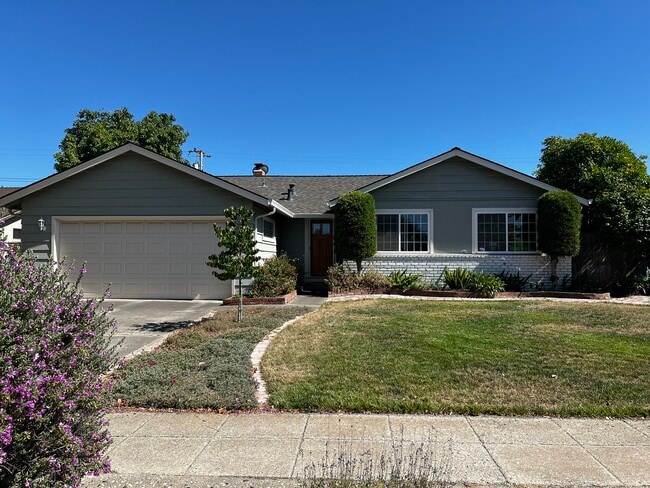 Building Photo - 1650 Glenroy Dr
