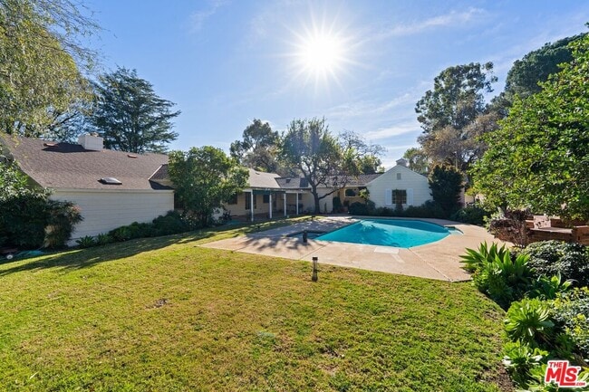 Building Photo - 17117 Weddington St