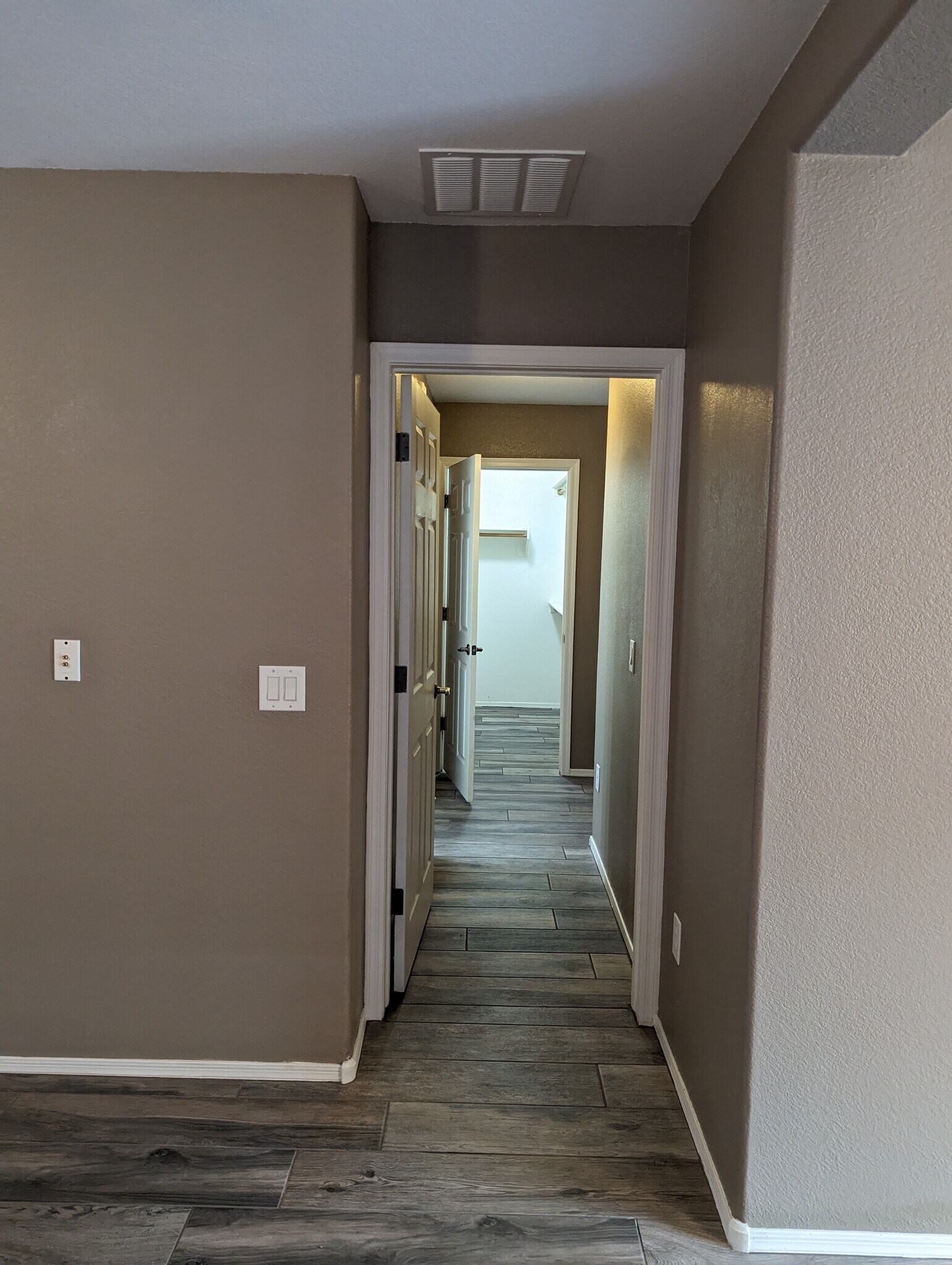 Building Photo - 4688 W Beeplant Way