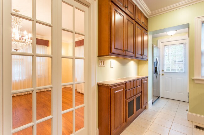 Building Photo - 161 Greenway S