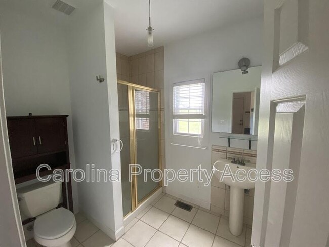 Building Photo - 1021 Rolling Farm Dr