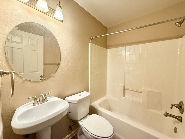 Building Photo - 339 Princess Place