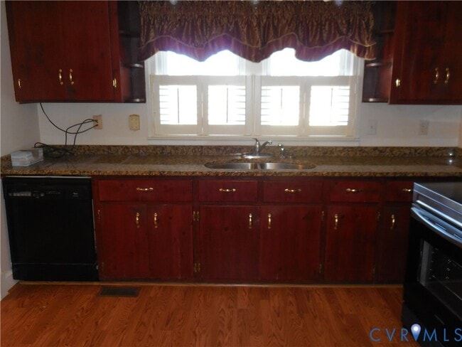 Building Photo - 1239 E Jack Jouett Rd