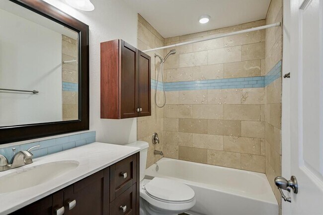 Building Photo - 1311 E 52nd St