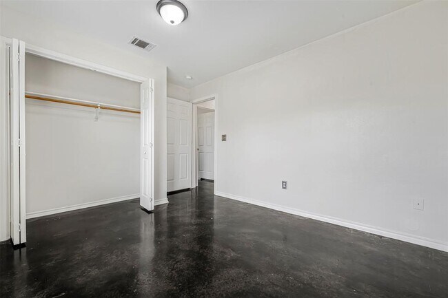 Building Photo - 613 Broken Bow Dr