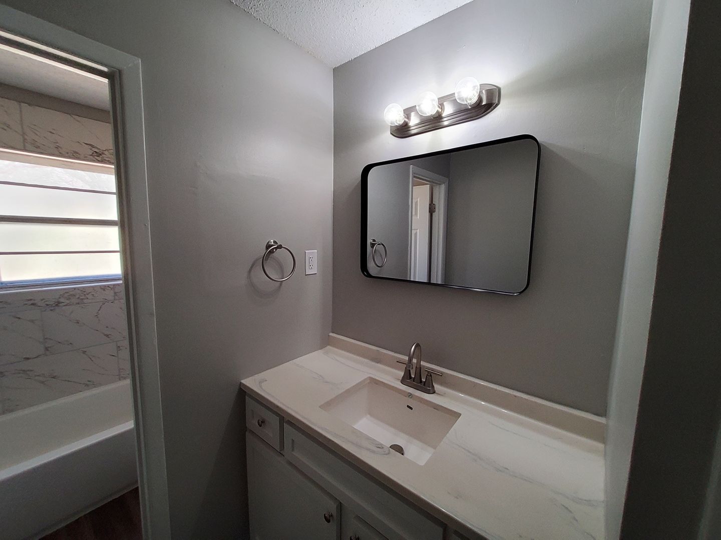 Building Photo - 5286 Broken Oak Dr