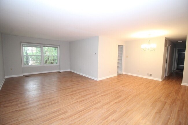 Building Photo - 349 Homeland Southway