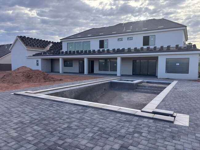 Building Photo - BRAND NEW Gorgeous 6 bed 7 bath with Pool ...