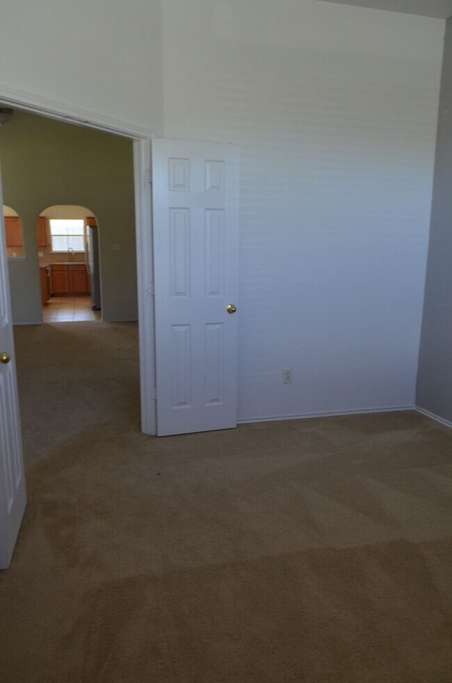 Building Photo - 3 bedroom, 2 bath house