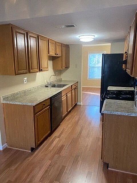 Building Photo - 2058 Chadwick Ter