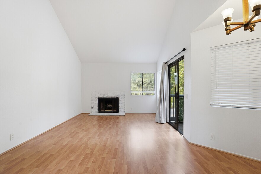 Building Photo - 3039 Brookpine Ct