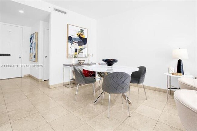 Building Photo - 801 Brickell Key Blvd